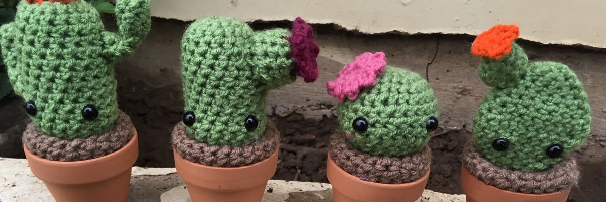 I'll start! I crochet stuff and like making plushies :) https://linktr.ee/toriestangles 