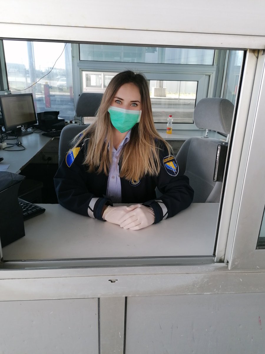 jozic_kristina's tweet photo. Emina 👮♀️💪 , policajka za GK, JGP Orašje, granični prelaz Šamac
Granična policija BiH
#GPBiH
#zeneupoliciji #hrabre #solidarne #usluzbigrađana
#ostanikodkuce 📢
#covid_19 https://t.co/UomWrpVGrn