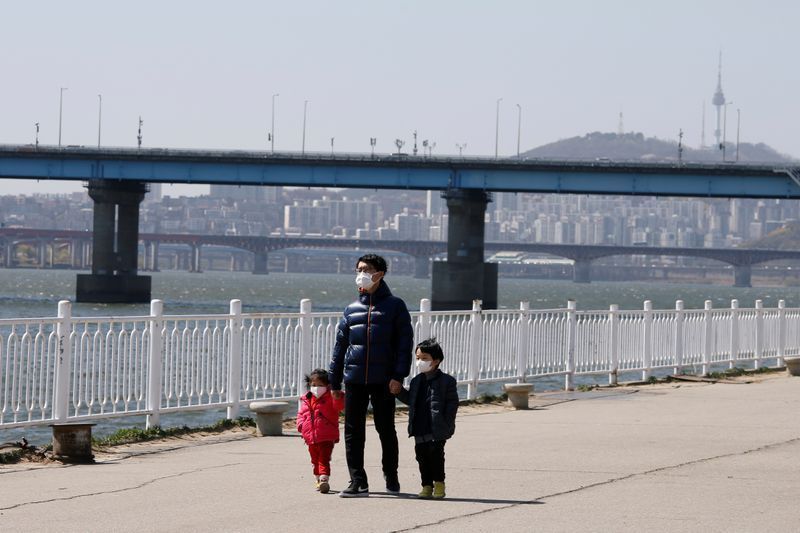 YahooNews's tweet photo. South Korea reports more recovered coronavirus patients testing positive again https://t.co/7GZRd5765s https://t.co/VLNzzIbhYf