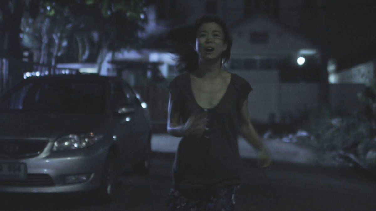 2. นิด
เธอเป็นภรรยาของสมเกียรติ ซึ่งสามีก็จ้างมะขิ่นมาทำความสะอาดบ้าน แต่นิดเข้าใจว่าสมเกียรติลักลอบเป็นชู้กับมะขิ่น ซ้ำร้ายกว่านั้นเธอก็ถูกสามีตบตีอีก นานวันเข้าเธอจึงได้สาดน้ำกรดบนหน้าของมะขิ่นจนเสียโฉม และก็มีแรงจูงใจเพียงพอที่จะฆ่ามะขิ่นด้วยเพราะพิษรักแรงหึงนั่นเอง