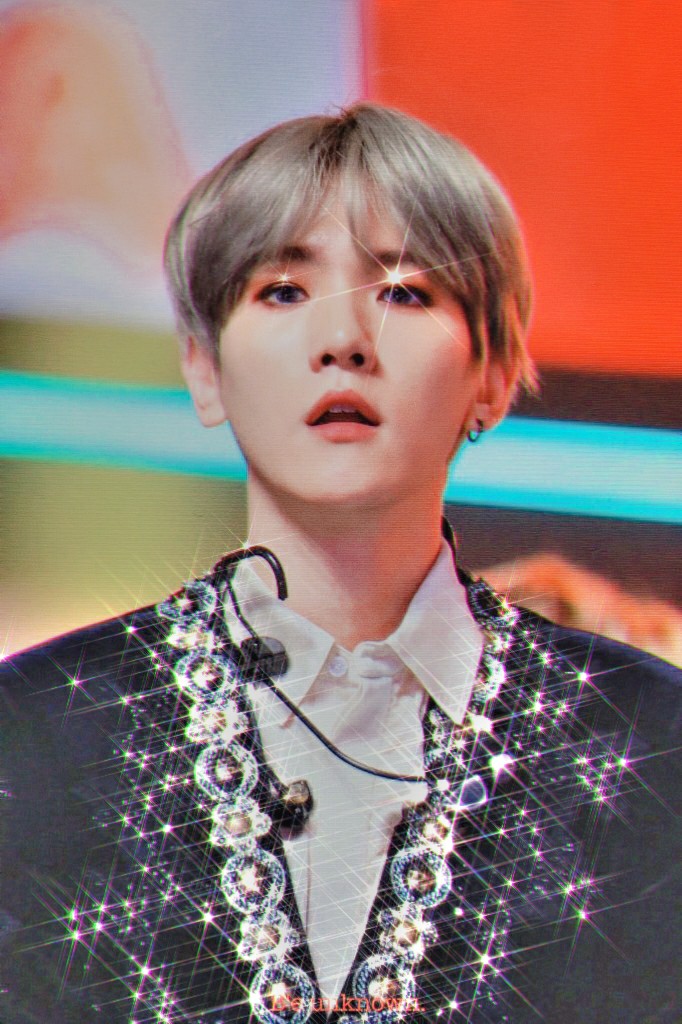 byun baekhyun as 90s heartthrob; a necessary thread  #백현   #BAEKHYUN