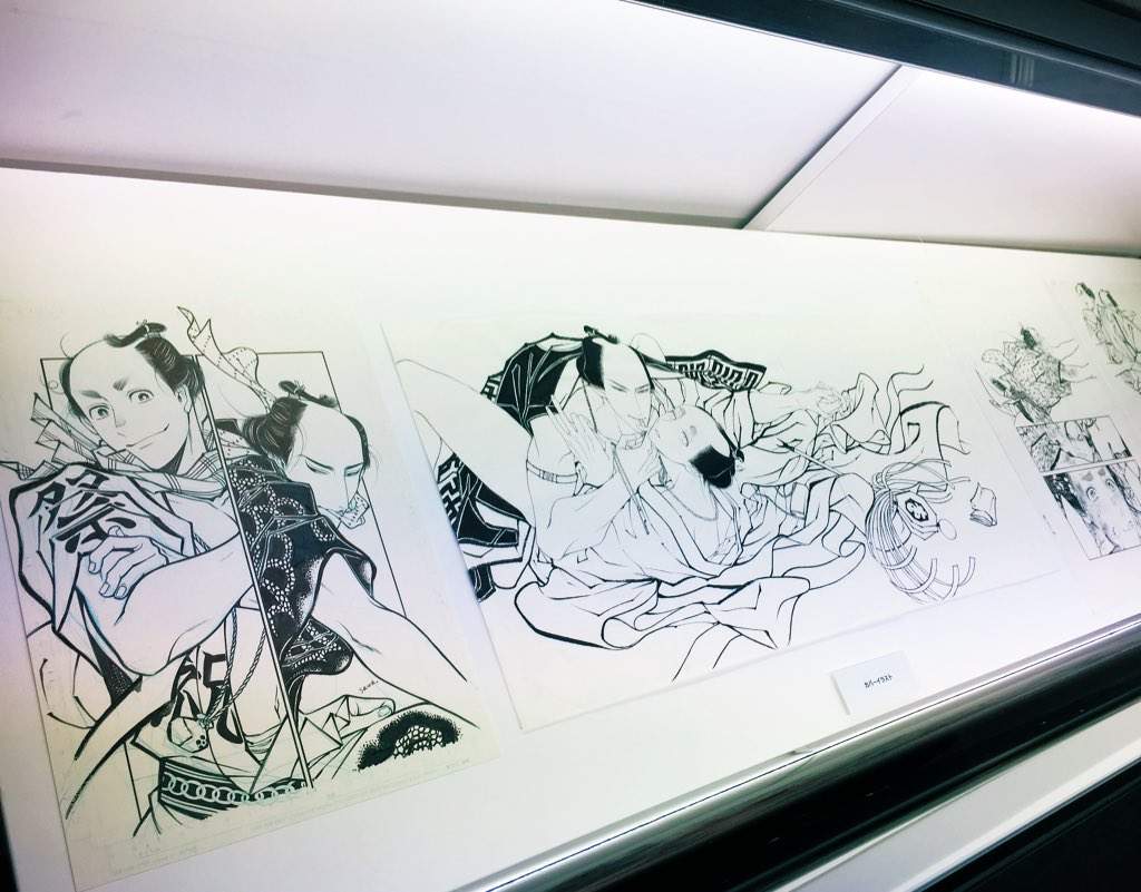 原稿と、線画の質感を大事にしたいイラストのお仕事などはアナログ作画です。百と卍カバーイラストなど。最近はパソコン作画で出る「わざとらしい墨っぽさ」もかなり好きでそんな塗り方もしてます(4枚目) 