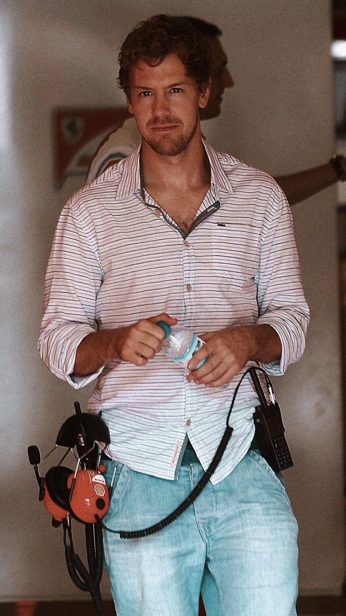 Starting this lockscreen thread off with Casual Sebastian Vettel. You’re welcome.