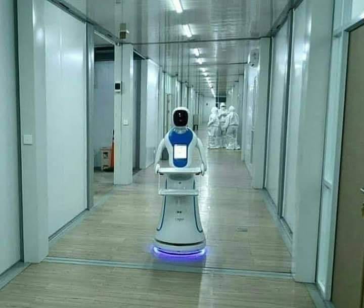 WidodoAdib's tweet photo. Pemimpin itu harus Visioner. Contohnya pak @erickthohir dan Bro @basuki_btp ini, RS Pertamina Pake Robot. Tujuannya mengurangi Tenaga Medis kontak langsung dengan pasien yg menyebabkan terinfeksi covid19.
Jadi tak perlu Gotong Panggung untuk Konferensi pers sampai #Bergetar ๐๐ https://t.co/81CYPx09RZ