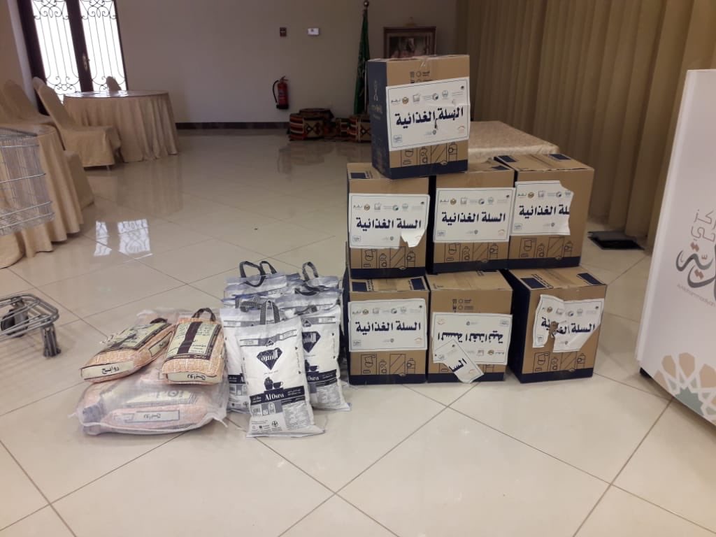 AlAhyaaJED's tweet photo. تشكر وتقدر
#مراكز_الأحياء_بجدة
 المؤسسات والشركات التي بادرت بتقديم السلال الغذائية للأسر المتضررة من جائحة كورونا والتي حرصوا على احتوائها على المواد الغذائية الضرورية لكل أسرة
كما تقدم شكرها لكافة
#الفرق_التطوعية
التي تشارك في توزيع السلال من خلال مراكز الجمعية المنتشرة بجدة، https://t.co/6ovYgvGSbI