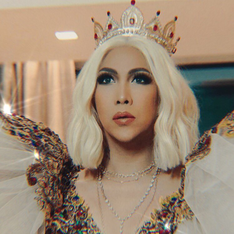 writtensejun's tweet photo. primadonna.
a ViCo x ViceIon au

when a rich widow comes across a ceo and a man from her past, who will she choose? someone who can promise her tomorrow or someone who reminds her of yesterday? https://t.co/VC6PV7xETQ