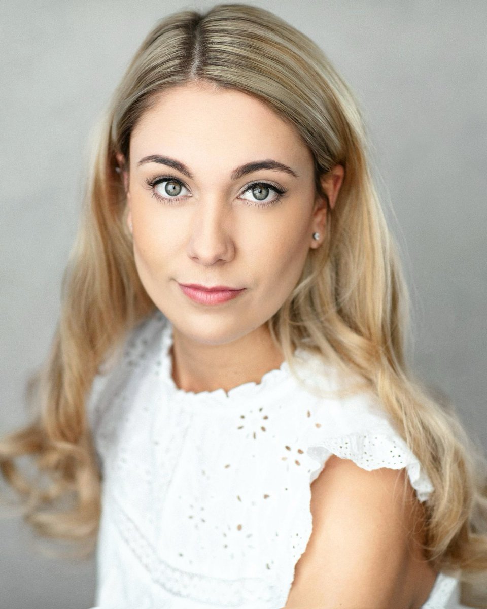 📷 Another headshot taken in January in preparation for the year! 
Can’t wait to be back auditioning again! 🙌❤️
 #northernactress #musicaltheatre