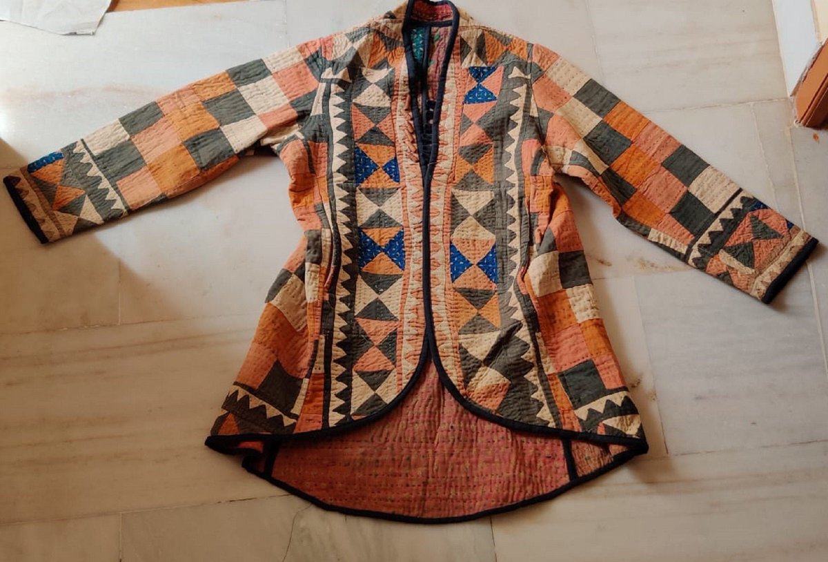 desert_gallery's tweet photo. Excited to share the latest addition to my #etsy shop: Old Antique Jacket /vintage cloth jacket/ handmade jacket/old kantha work jacket/ funny jacket , size small beautiful product #antiqueitemsindia #handicraftindia #patchworkjackets #handicraft https://t.co/aVFyD9XSDP https://t.co/O7x1ybHW7Y