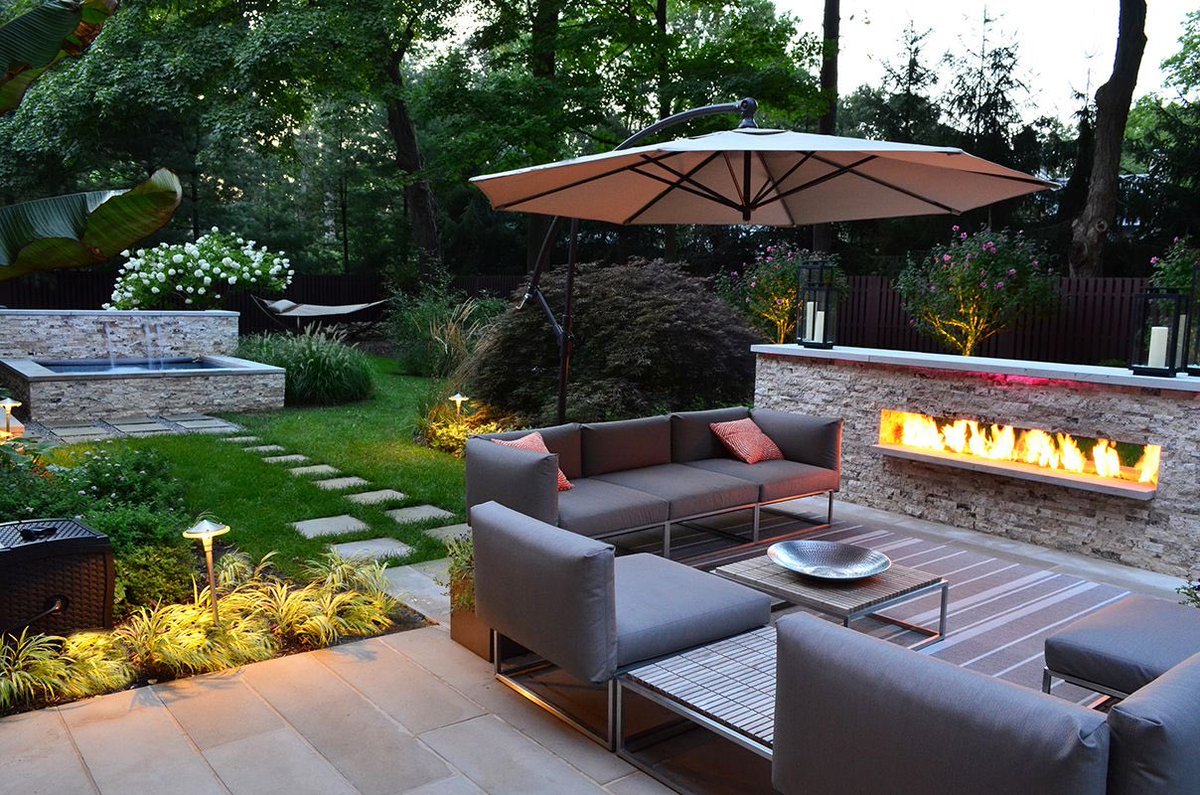 it’s summertime!  you’re having a cookout at the crib, what’s your backyard looking like?