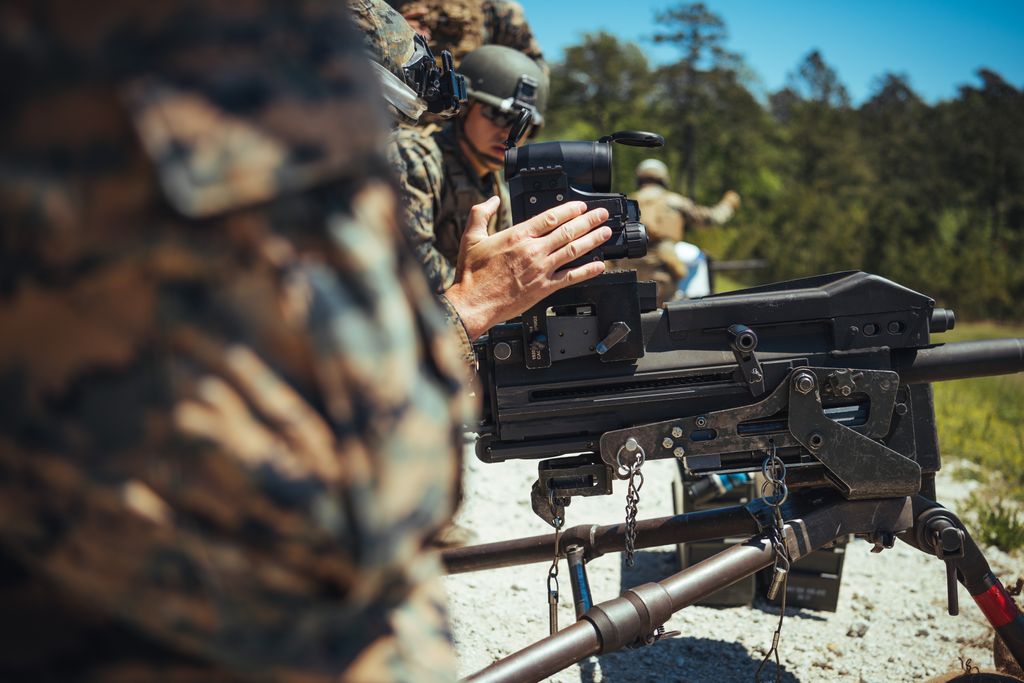 AimpointUSA's tweet photo. Machine Gun Monday. #firecontrolsystems #machinegunmonday https://t.co/I0uG9lDzMK