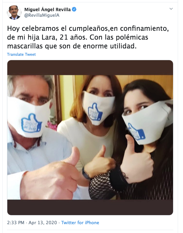 7. Revilla has published a photo of himself with his napkin masks for Spaniards in Cantabria.