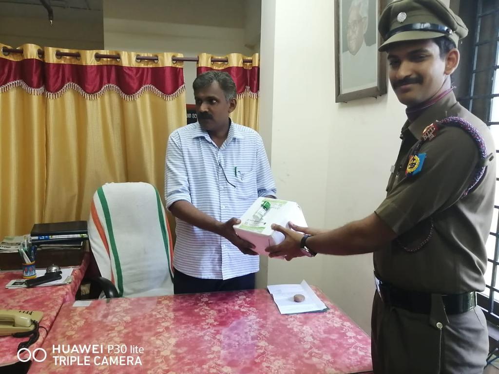 KeralaNcc's tweet photo. NCC unit distributing  sanitisers to drivers and conductors of Kerala State Road Transport Corporation, Tiruvalla. Lt. Raison Sam Raju, ANO, handing over the sanitisers to Road Transport Officer Mr.Ajith M. https://t.co/skRSZ7AUJn
