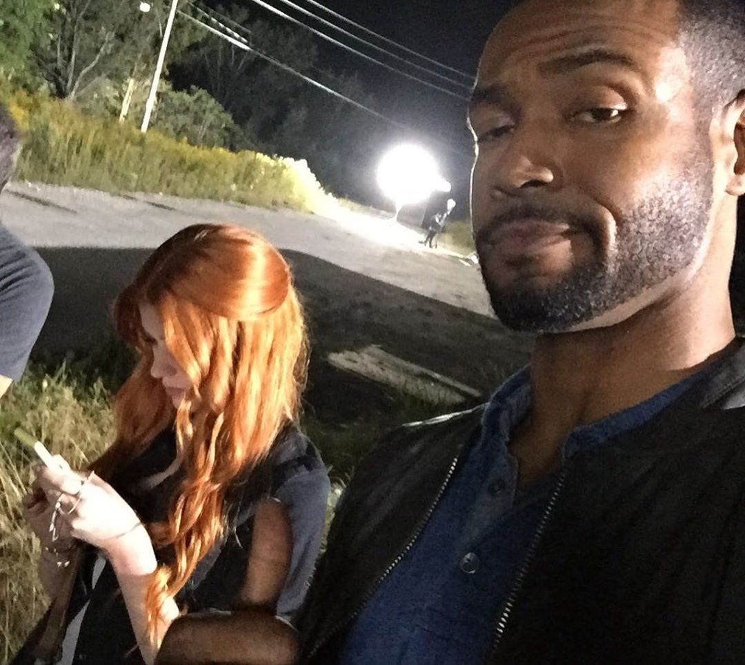 Wild_cat4444's tweet photo. Papa wolf with his kiddo😍😍💖💖 @Kat_McNamara @isaiahmustafa #SaveShadowhunters #shadowhunterslegacy https://t.co/vKL2jqWcAs
