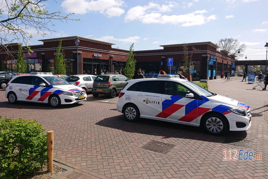 Ruzie na negeren aanwijzingen personeel bij de Albert Heijn in #Ede. 112Ede.