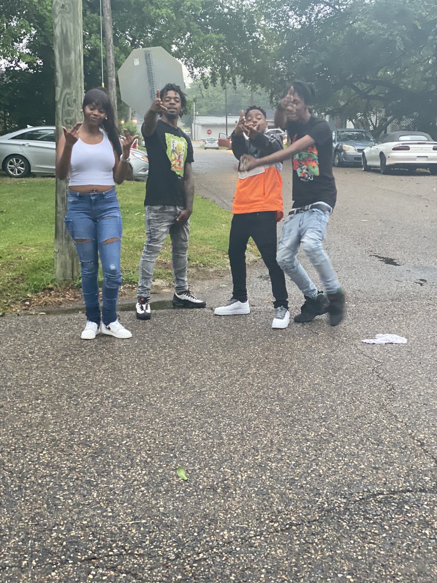 _kayymonet__'s tweet photo. My day ones, you my brothers
And I love yโall to death
I'll never go against yโall
I ain't never put anything before yโall
Not these diamonds, not this money
Or neither these hoes, whatever goes
______________________________________
#easter2020 #explorepage #explore #LLTbaby๐ https://t.co/gXeEVJErmb