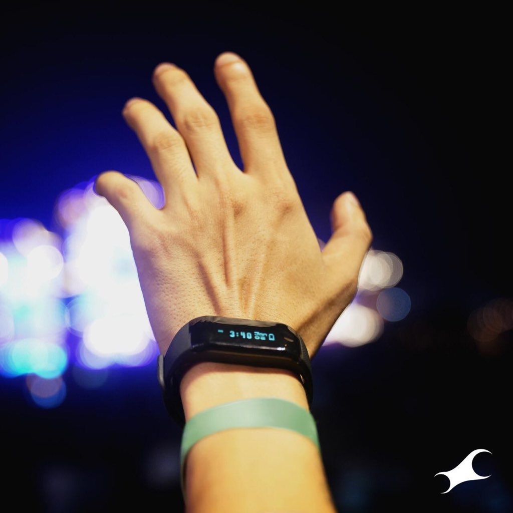 Fastrack's tweet photo. Take this time to reconnect with your passion with #FastrackReflexBeat.
SWD90066PP01 for ₹2195 .
You can visit https://t.co/qpKRpiJQMG and save this to your favorites for now. Online deliveries will take longer than usual. We hope to start it by 16th April. #FlashYourFastrack https://t.co/xg9QT2AViM