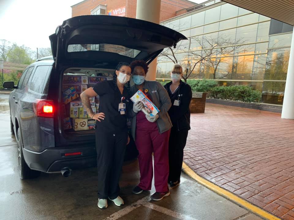 HEFCUnewjersey's tweet photo. On this dreary day, HEFCU shares a little sunshine with the ER staff of Virtua Health Mt. Holly, Willingboro and Voorhees. Thank you for all that you do! #WeAreAllinThisTogether #SuperheroesWearScrubs #FinancialSolutionsForLife https://t.co/QeBkiGcJiv