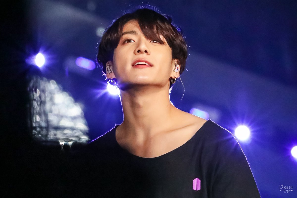 Concert collarbones poppin& #39;