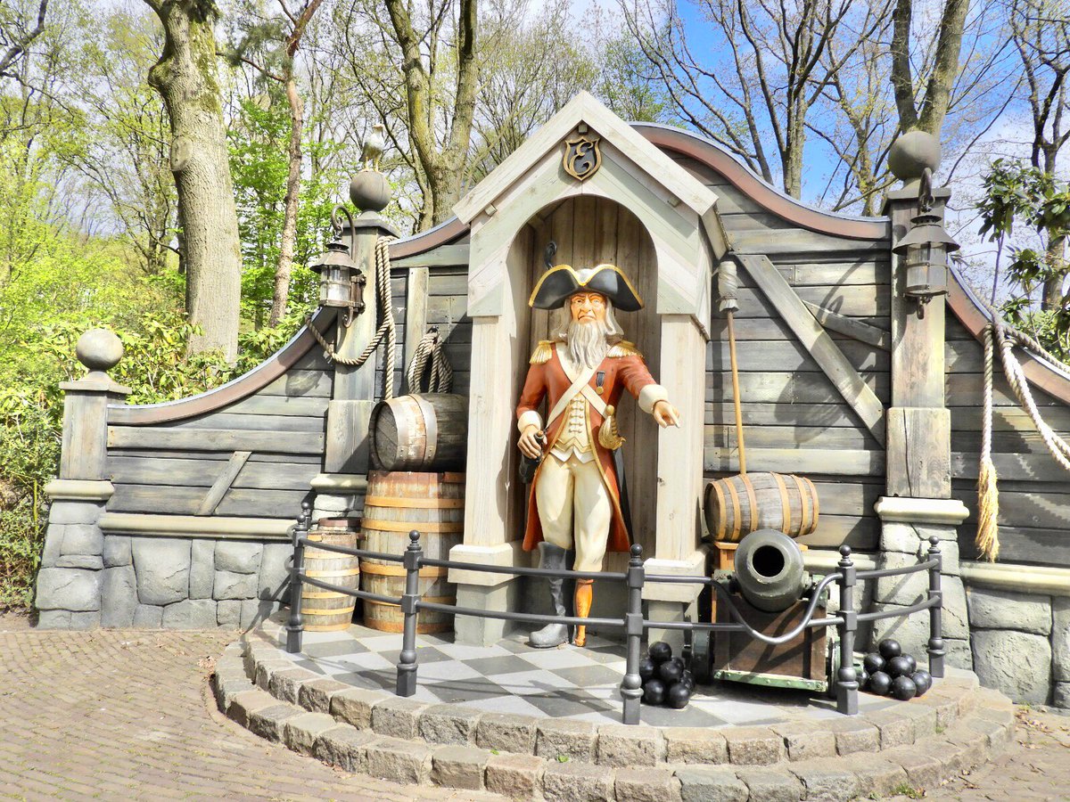 ThemePPictures's tweet photo. Wat is het raar om door een lege #Efteling te rijden. Geen geluid of attracties die draaien. Hopelijk kan het park weer snel geopend worden. #betovering #BlijfBetoverd https://t.co/x1qbZw3Rpo