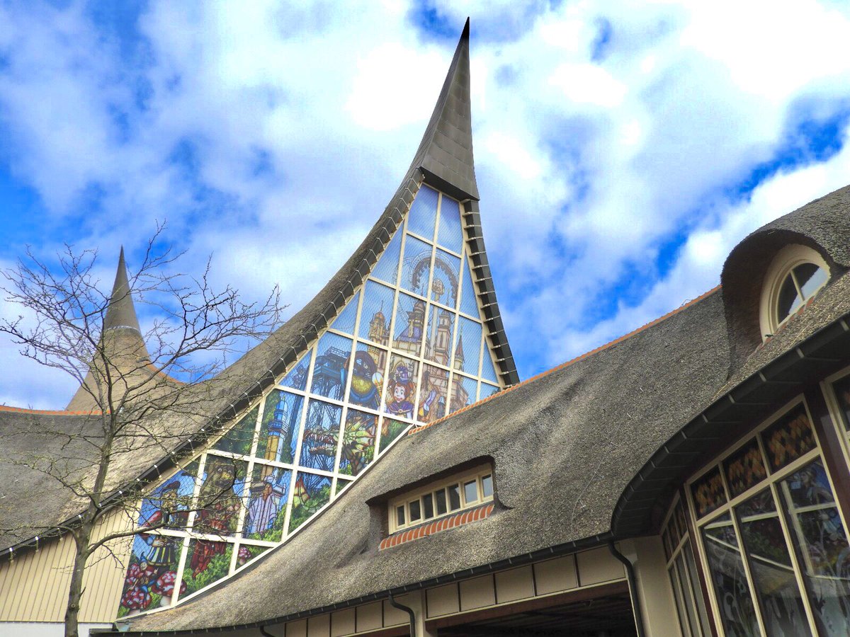 ThemePPictures's tweet photo. Wat is het raar om door een lege #Efteling te rijden. Geen geluid of attracties die draaien. Hopelijk kan het park weer snel geopend worden. #betovering #BlijfBetoverd https://t.co/x1qbZw3Rpo