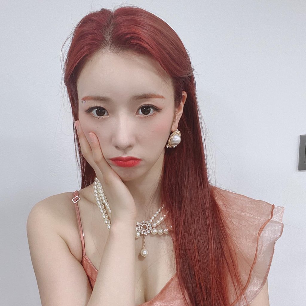 B2PMGG_'s tweet photo. [TRANS] Bomi's Instagram Update. #Apink #덤더럼 
"Our Pandas ❤️ Congrats on ranking 1st place! ❤️ Don't ever forget this moment. Thank you 😭😭😭😭." https://t.co/N8W8CZ5HHj