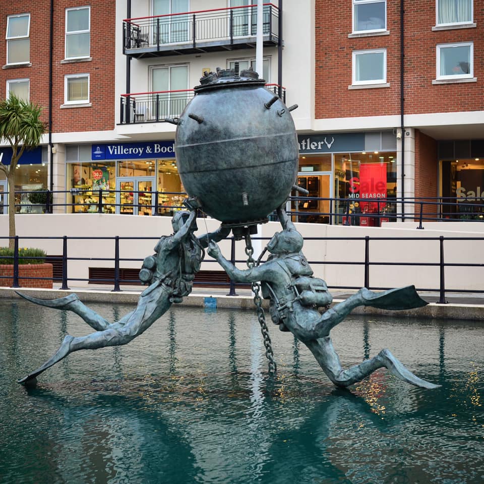 johnberelowitz's tweet photo. The Vernon Mine Warfare & Diving Monument @VernonMonument we cast #MorrisSingerFoundry 🔥 was installed at #GunwharfQuays, #Portsmouth. Created by eminent sculptor @markxrichards.
https://t.co/l4HjE4wDIz
@RoyalNavy #britisharmy #minewarfare #diving #sculpture #vernonmonument https://t.co/B1t1TsQvCW