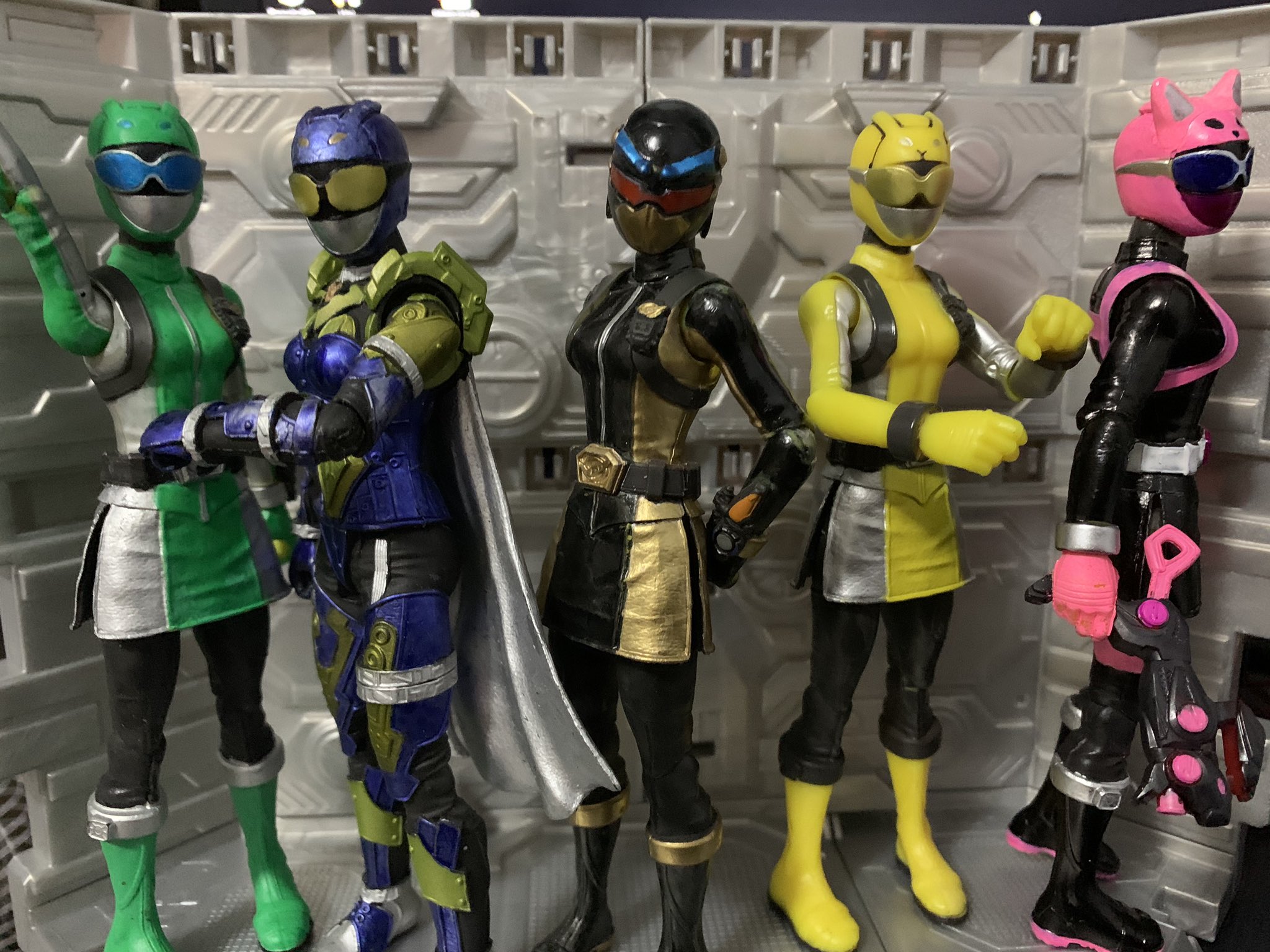 springRollzzs on Twitter: "The molded cat ears on my custom Beast Morphers  Pink was inspired by Lucy from Miniforce + the V-cinema motif that was  given to Gobuster Pink! 🙃 #미니특공대 #Miniforce #
