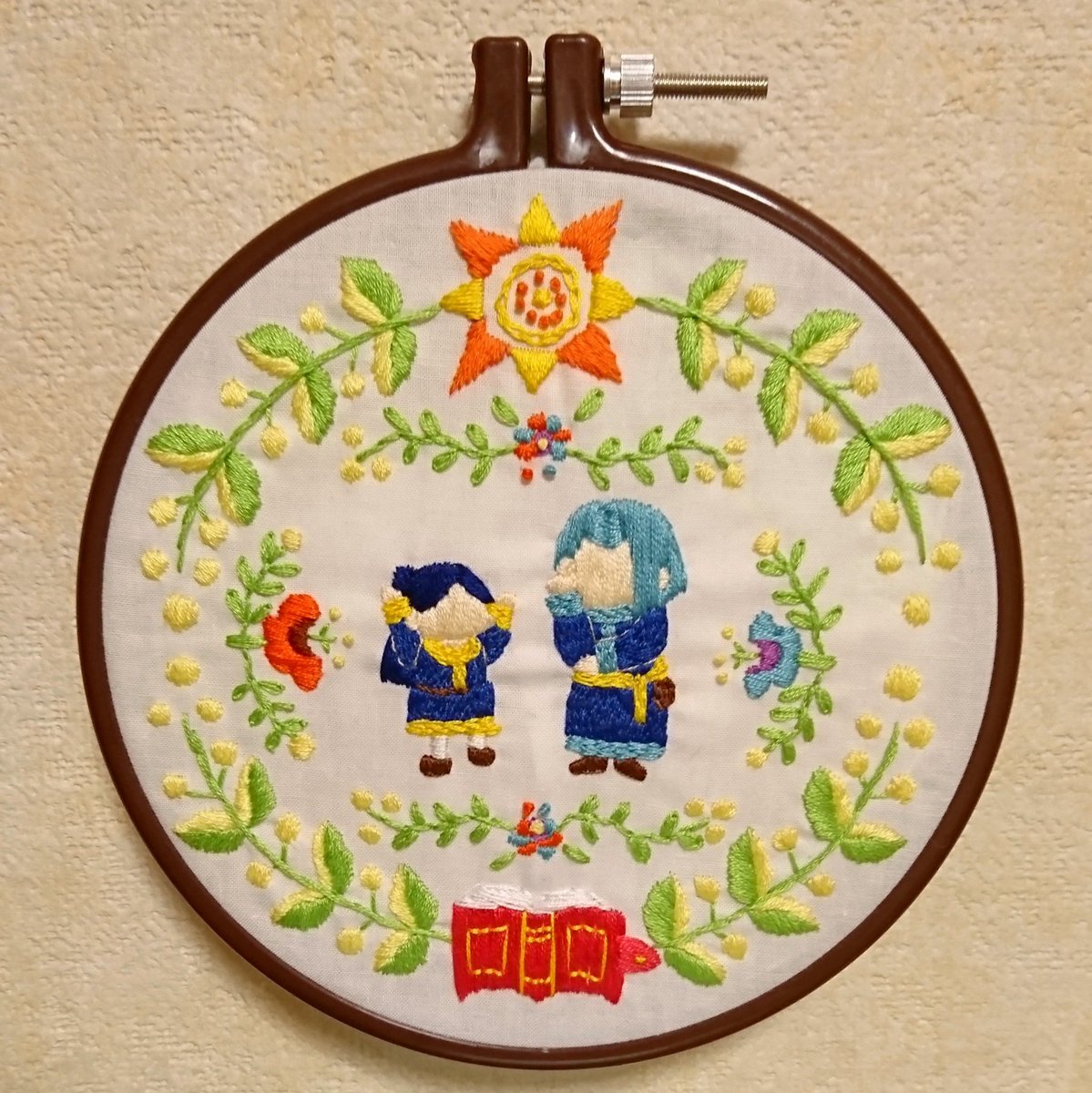 Tvアニメ 本好きの下剋上 公式 ファンアート展覧会 作品紹介 Edラストカット風の刺繍作品です 中央の2人はもちろん 本も可愛い ご参加いただきありがとうございました アニメ本好きの下剋上fa展覧会