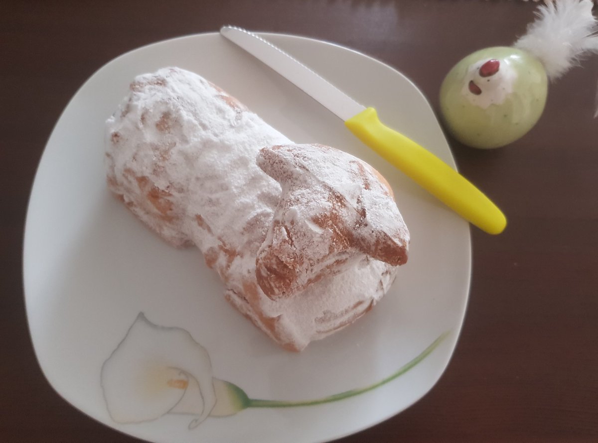 _Atheist_Angel_'s tweet photo. Ja, es ist wahr. Ich kenne wirklich keine Gnade. So ist es. Jetzt geht's dem süßen Osterlämmchen an den Kragen und das Osterhendl muss alles mitansehen. 😎🐑🔪🐣 #Opferlamm https://t.co/anGphTiq34