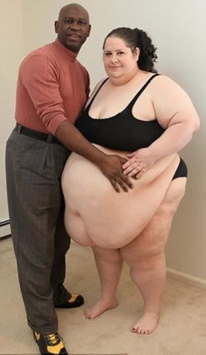 And the even better thing is, y’all hate BIG WOMEN BUT BE IN A BIG BITCH DMS WITH THE SWIFTNESS. Y’all mommas be big, grannies be big or your auntie be big. Or y’all end up having kids with a woman built like this.  WHY IS ONE ACCEPTABLE AND THE OTHER IS NOT? Make it make sense