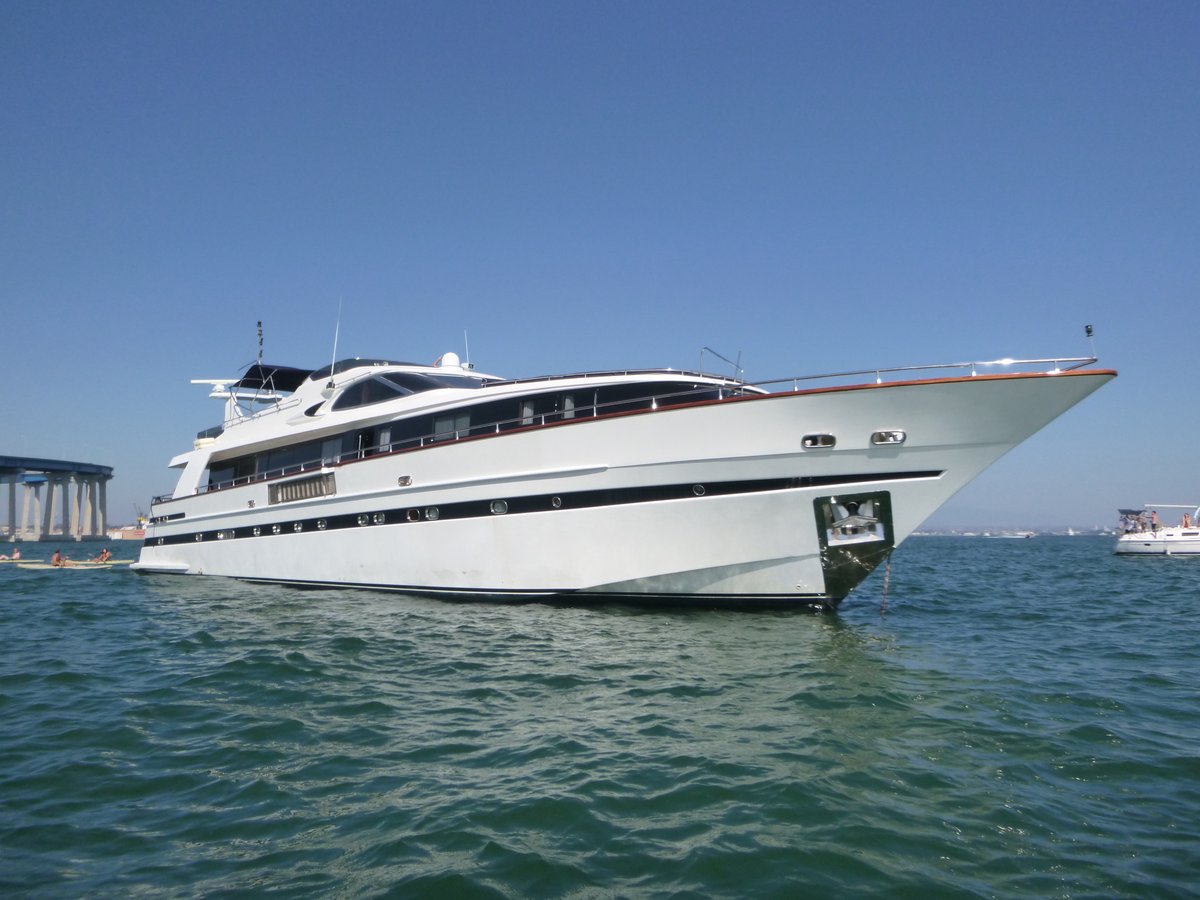AmiGIra's tweet photo. We are pleased to announce that the luxurious M/Y AMADEUS is available for sale! Offering lavish accommodations for 12 guests in 5 staterooms, AMADEUS is ideal for those seeking both comfort and fun! 
Click the link to immerse yourself in M/Y AMADEUS: https://t.co/Ru1HlhaEqb https://t.co/sLRojkLqYe