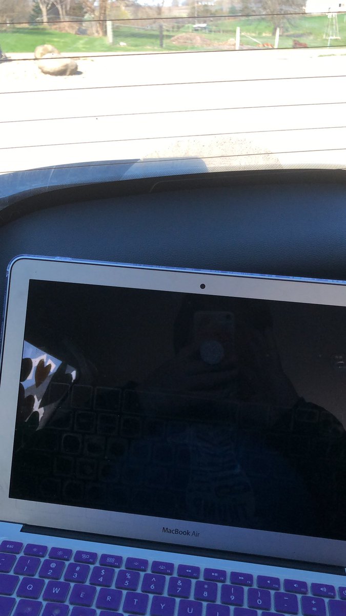 BeccyVerHeul's tweet photo. @WeAreTeachers Working in my car. No internet at my home. #teaching https://t.co/UloU1gzFiG