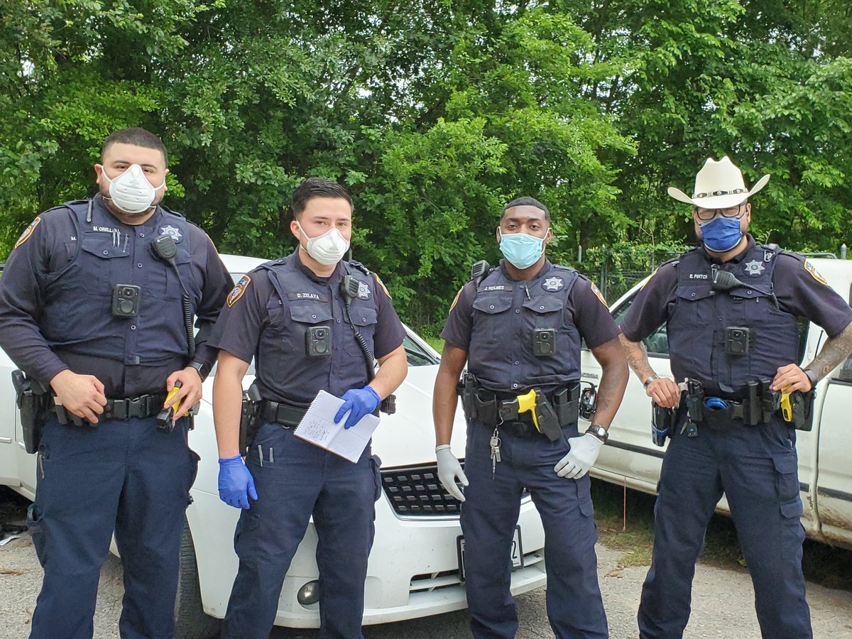 HCSO_D2Patrol's tweet photo. On 4/12/20, District 2 Deputies Zelaya, Pintor, Holmes, Galvez
&amp; Orellana responded to a Car Jacking and were able to locate the vehicle
and capture 4 juvenile males that fled from the scene on foot.   Great Job! @HCSO_D2Patrol @HCSOTexas @SheriffEd_HCSO @HCSOPatrol https://t.co/NmzP88Njtr