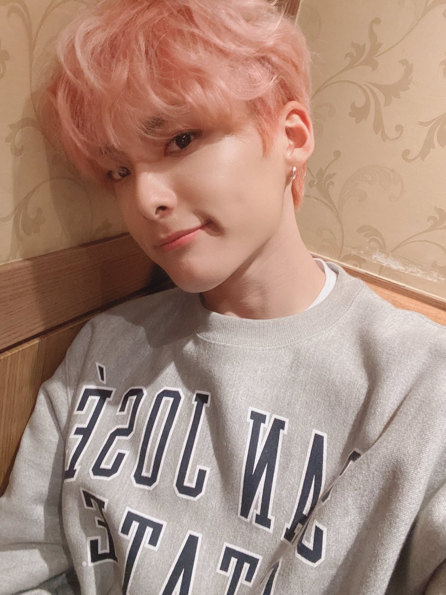 official_ACE7's tweet photo. [#에이스_준]
내 사랑들 오랜만❤️
오을도 수고 많었어요 👏🏻💕 푹 자요!
#ACE #에이스 #CHOICE #초이스 https://t.co/JBLkFlvX0w