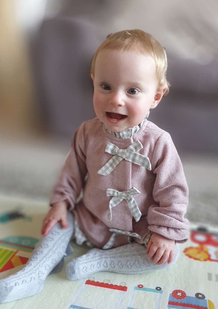 JL05HLL's tweet photo. Thank you to @Llesleyneary for Elsies beautiful outfit - she finally fits in it #smallgirlproblems And
Thank you to @BellaDiosa10 for stocking such a beautiful dress xxx #babyelsiegreen https://t.co/sQf1WRGfz1