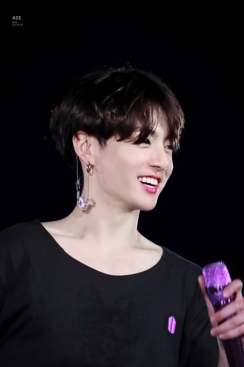 Collarbones so deep you can swim in them.