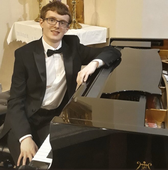 RIAMDublin's tweet photo. More music on our Facebook Page at 7.00 pm tonight! Join @FHickland from his living room for music by Bach and Brahms. More #RIAMathome https://t.co/MzQGiK01hZ