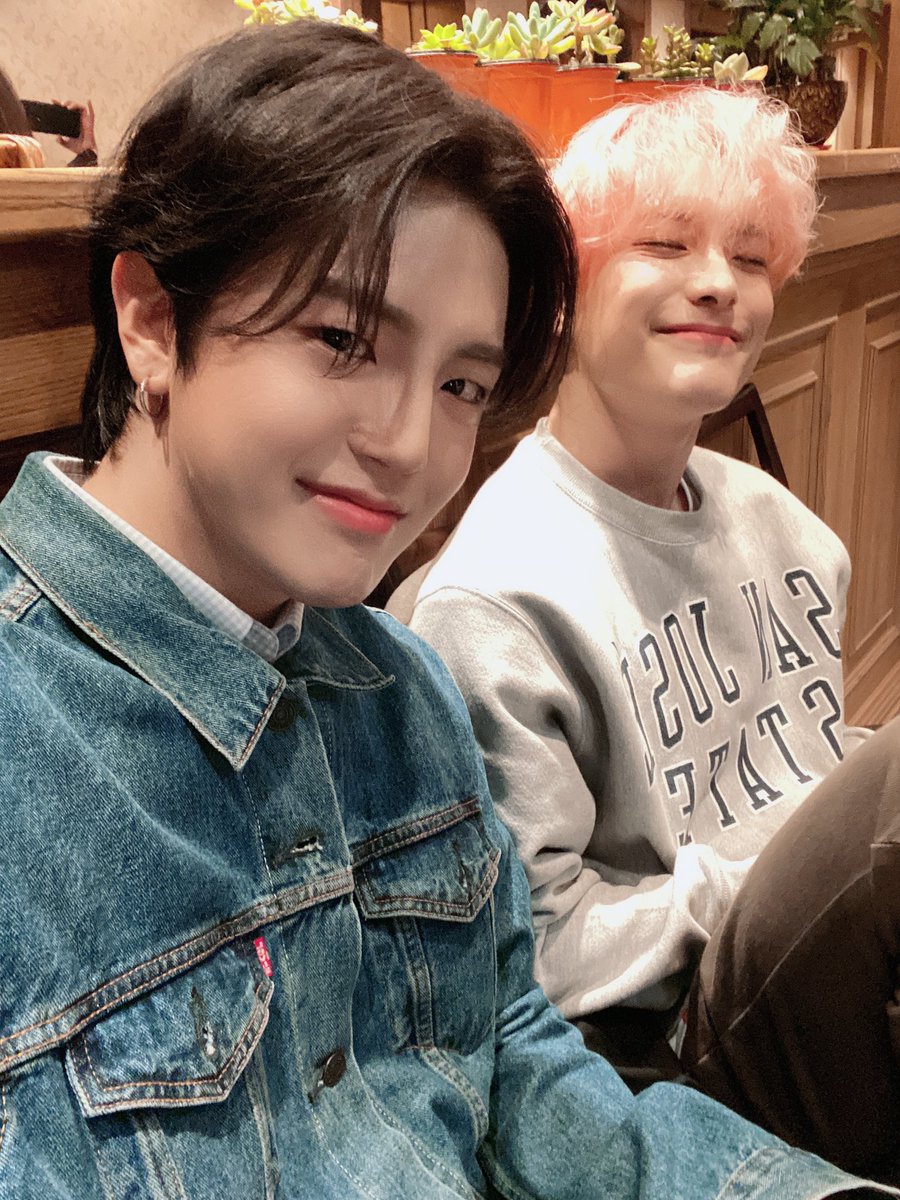 official_ACE7's tweet photo. 이건 덤으로...✌🏻✌🏻
자알생겼다!!!!! 이동훈👍🏻👍🏻👍🏻👍🏻👍🏻👍🏻👍🏻👍🏻👍🏻👍🏻👍🏻👍🏻👍🏻👍🏻👍🏻👍🏻👍🏻👍🏻 https://t.co/P1aWvQWj4q