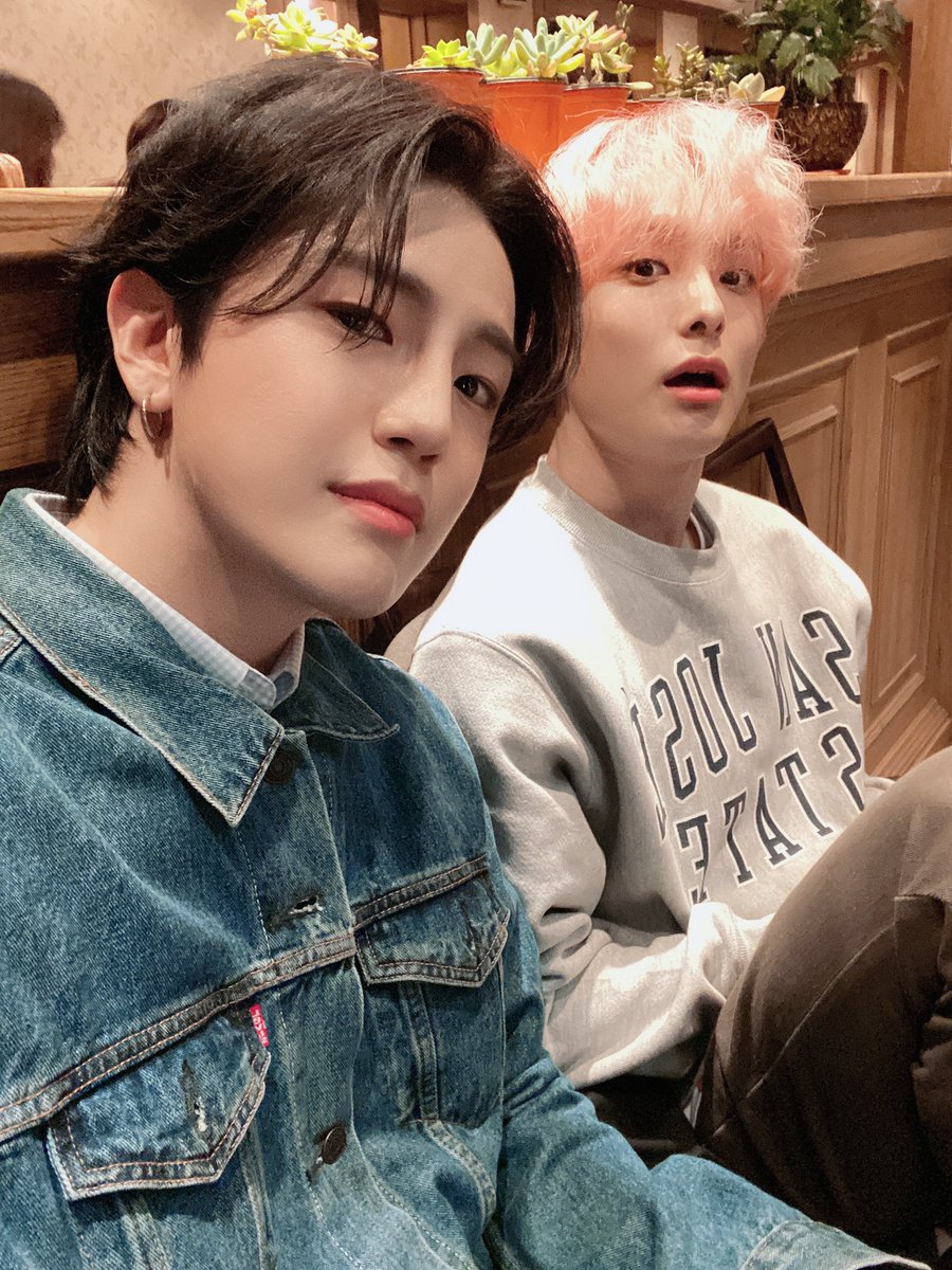 official_ACE7's tweet photo. 이건 덤으로...✌🏻✌🏻
자알생겼다!!!!! 이동훈👍🏻👍🏻👍🏻👍🏻👍🏻👍🏻👍🏻👍🏻👍🏻👍🏻👍🏻👍🏻👍🏻👍🏻👍🏻👍🏻👍🏻👍🏻 https://t.co/P1aWvQWj4q