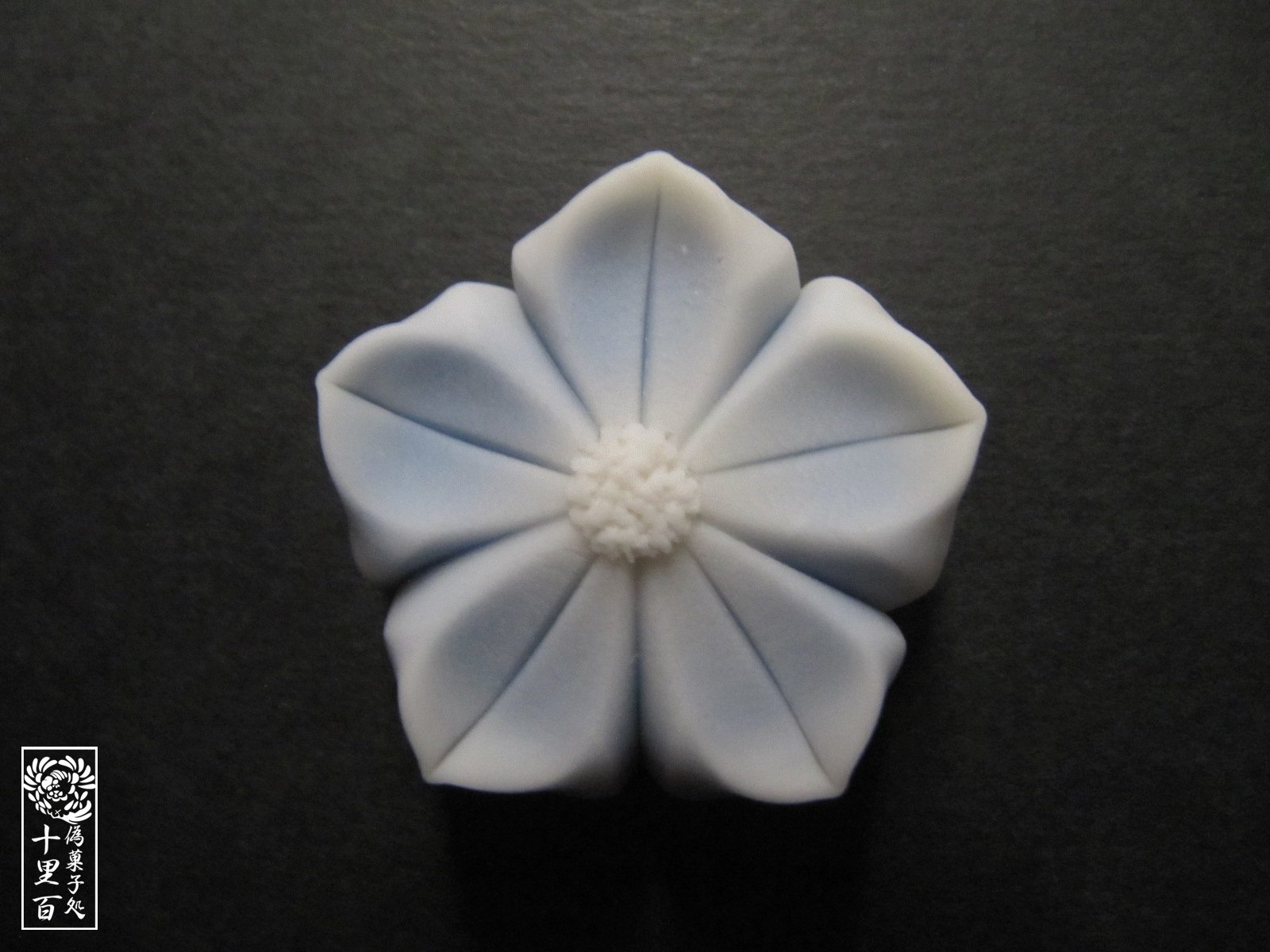 十里百 4 14の誕生花はベラドンナ系デルフィニウム 花言葉 移り気 4 14生まれの方お誕生日おめでとうございます 十里百誕生花和菓子化計画 T Co O9bljs7vej Twitter