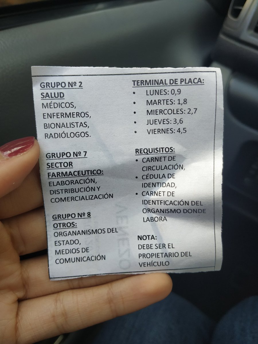 A este papelito informativo tuve acceso en la cola para surtir gasolina en La Florida. Solo están echando a los carros que terminen con 0 y 9 en la placa, quienes tengan el carro a su nombre y salvaconducto. Pero, hay quienes no cumplen este requisito e igual hacen la cola #13Abr