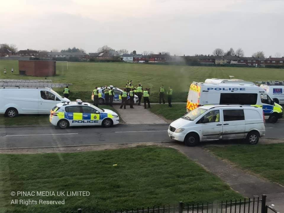 UkPinac's tweet image. Would you have a problem with the Traveling Community just because of #coronavirus 

Locals called police on this Traveling Community before they had even entered the field.

#coronavirusuk #COVID19 #COVID2019 #lockdown #UKlockdown #TravelingFolk
#Police #WestYorkshirePolice