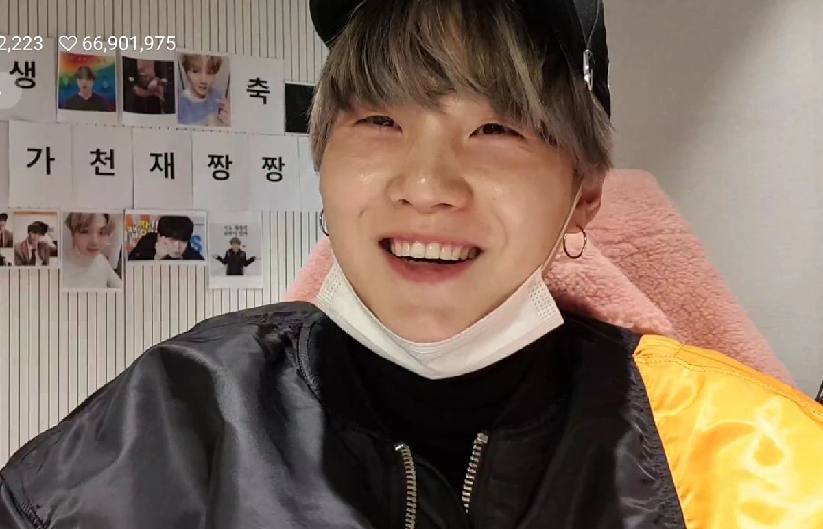 -Yoongi radiating college vibes, a thread to heal broken souls.