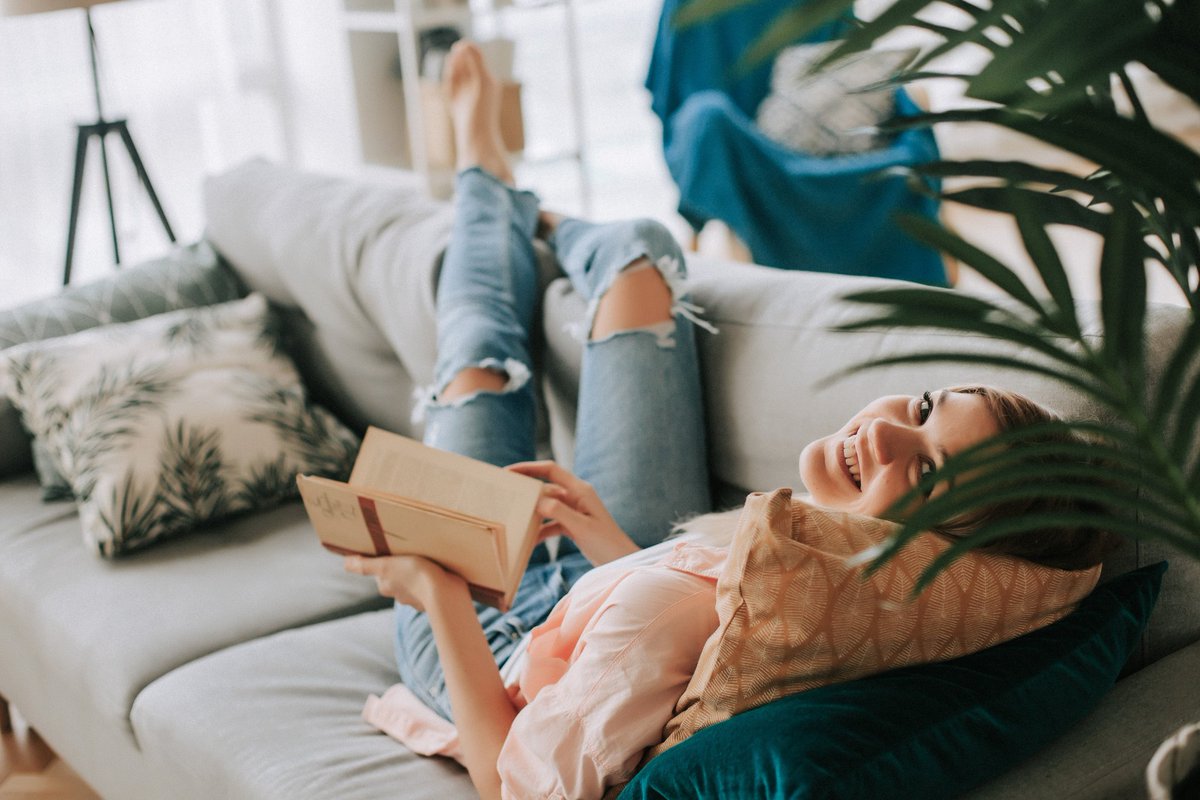 getsecondnature's tweet photo. What better time to catch up on your reading! 📖 Tell us which book are you reading currently? #amreading #BookWorm #books #author #StayHome #StaySafe #readers #ReadInstead #KnowledgeIsPower https://t.co/bhVTWIgwdu