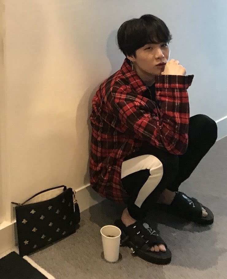 -Yoongi radiating college vibes, a thread to heal broken souls.