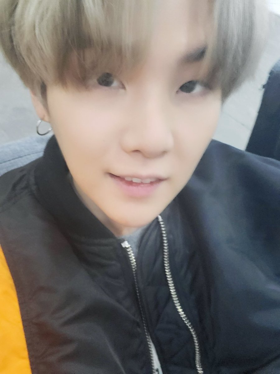 -Yoongi radiating college vibes, a thread to heal broken souls.