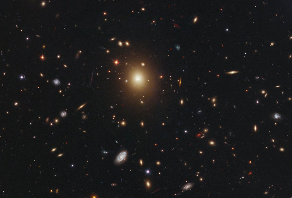 Ludington's tweet photo. What cosmic wonder did Hubble see on your birthday? This photo was taken on this day in 2011. The light shown is from 3 billion years ago. #Hubble30
https://t.co/oBbMEMiM0y https://t.co/nLjApJG9Wu