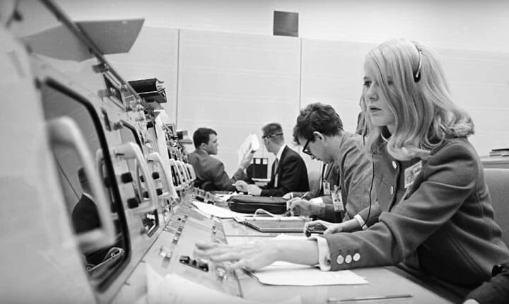 April 13, 1970: Return to Earth specialist Poppy Northcutt arrives back in Houston after witnessing Apollo 13’s launch two days earlier. At home, she receives a telephone call from ABC News correspondent Jules Bergman. It is the first she learns of the emergency on Apollo 13.