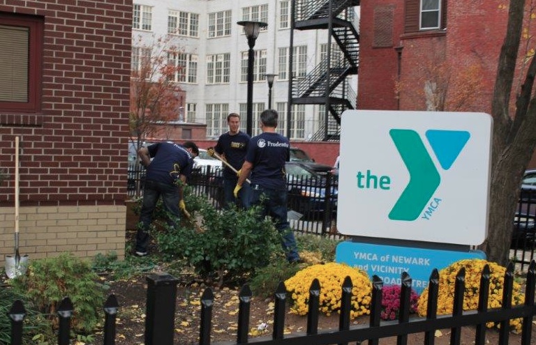 RepDonaldPayne's tweet photo. Everyday, another group of heroes emerges from this coronavirus global pandemic.  

I want to praise the men and women of the Newark YMCA and all the others across the country.  They are risking their lives to take care of our homeless residents during this difficult time. https://t.co/sHgOFFDfAs