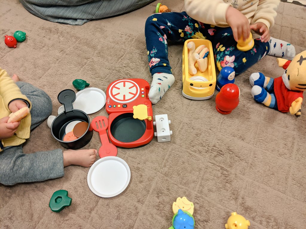 ともよ ゆる知育 こどもちゃれんじぷち 1 2歳向け のおもちゃも もうすぐ5歳になる娘もまだ好き いろかたちブロック 本見ながら作り方教えてたのに 今ではこんなのを自分で考えて作るようになりました 向きを意識しないと思ったようにつけられないし